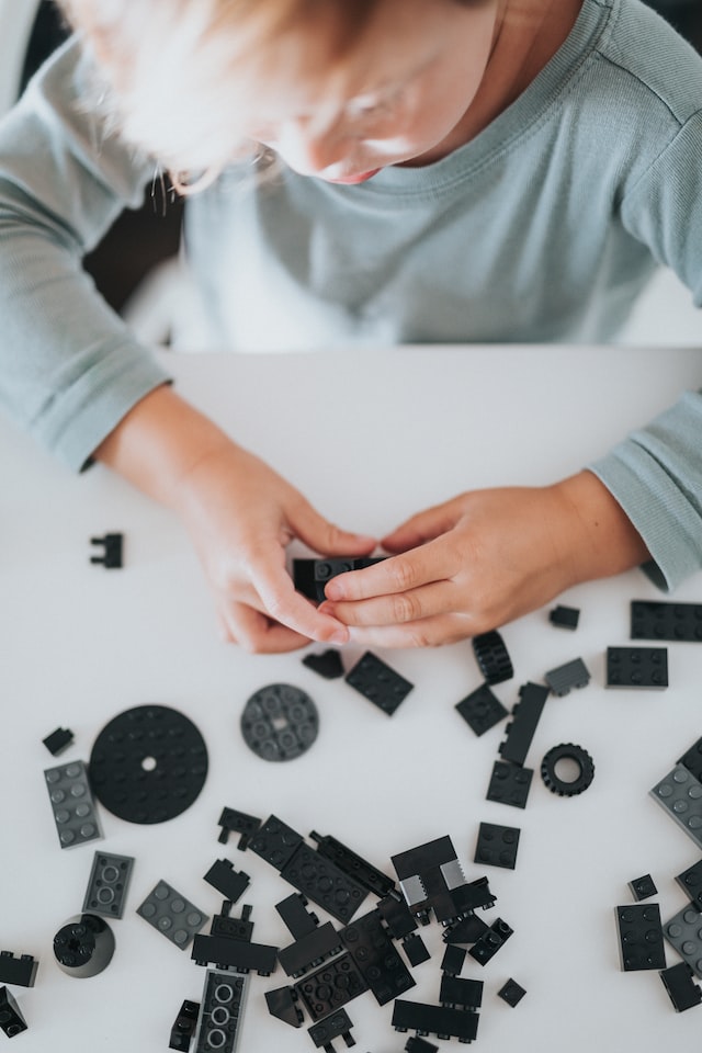 10 Board Games to Develop Thinking Ability in Children - Chutes and ladders